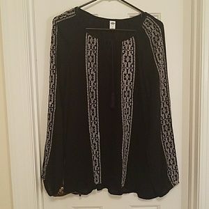 Old Navy black and white blouse